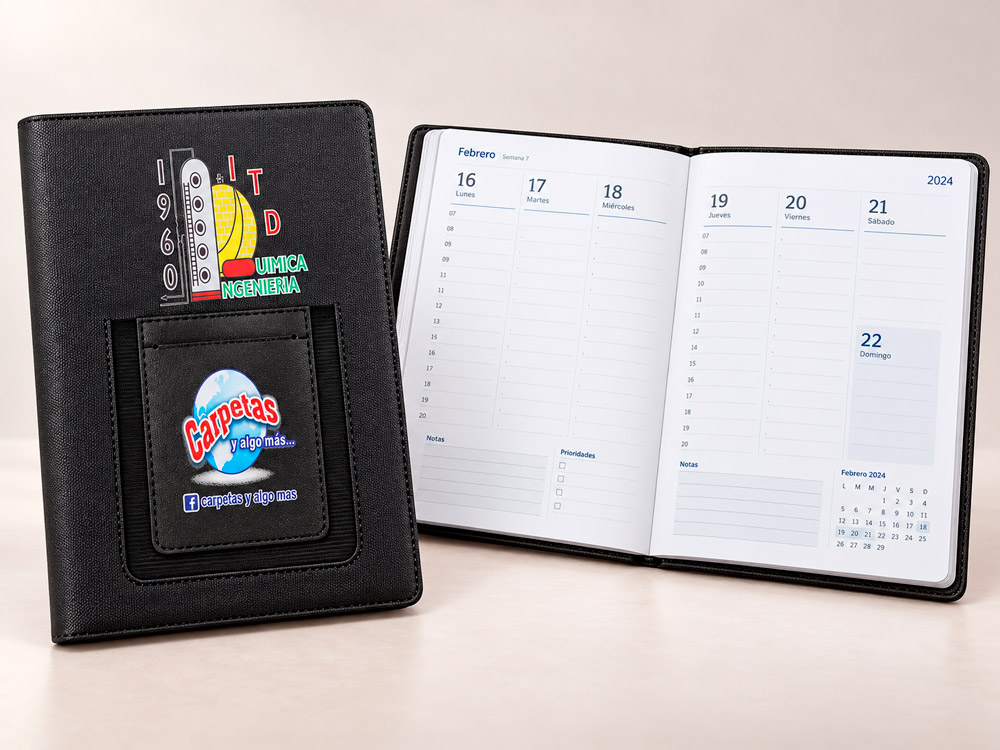 Agenda negra con bolsillo para credencial y páginas con calendario